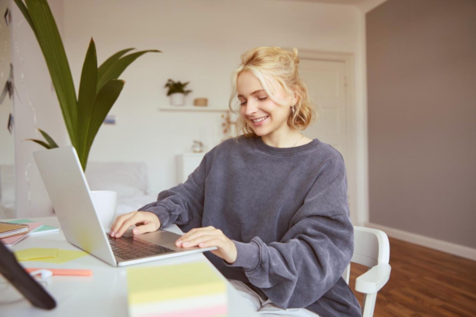 Panel de análisis de Nyxordairune con gráficos de tendencias de gasto en diferentes períodos