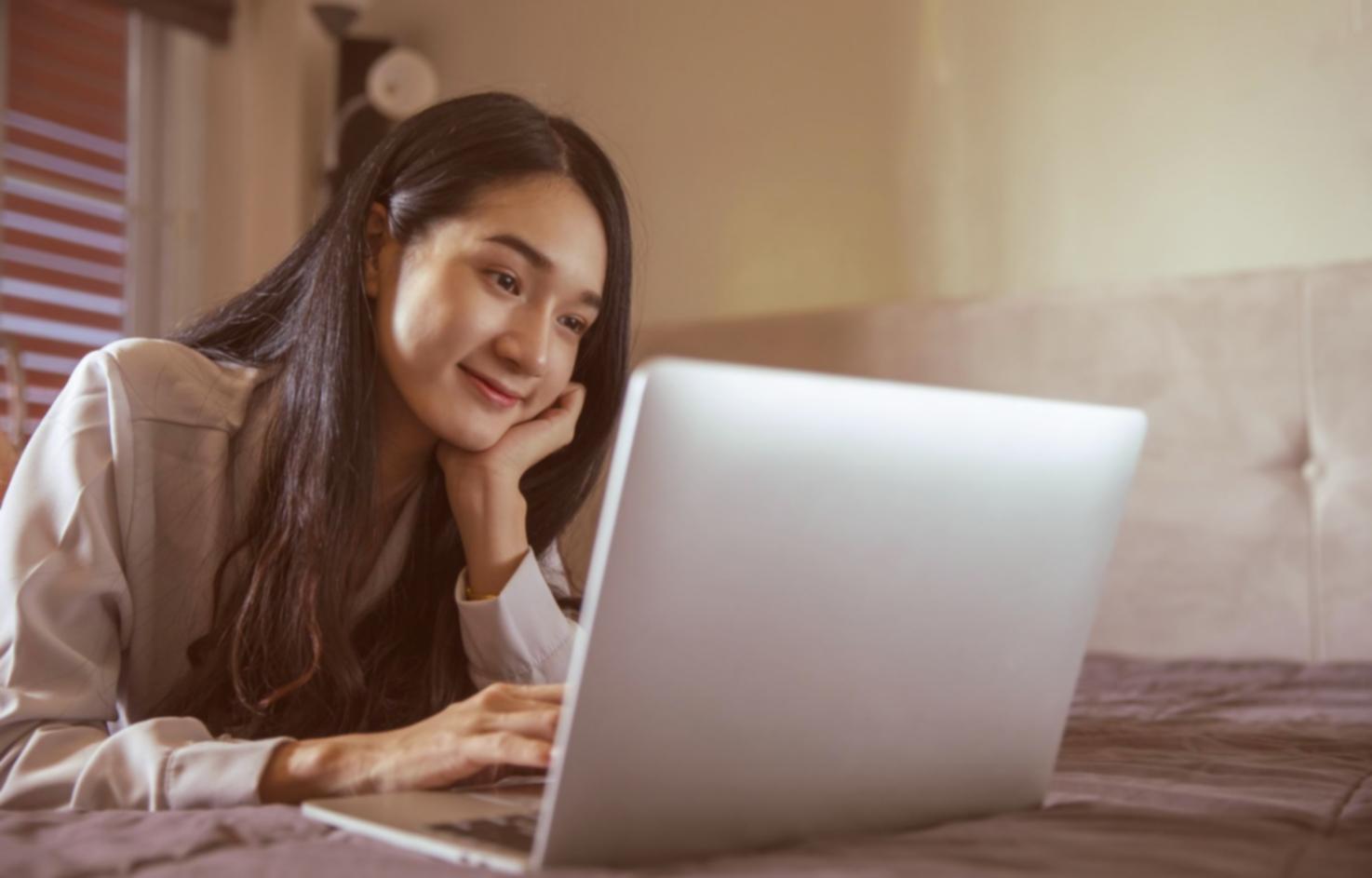 Estudiante durante sesión de trabajo